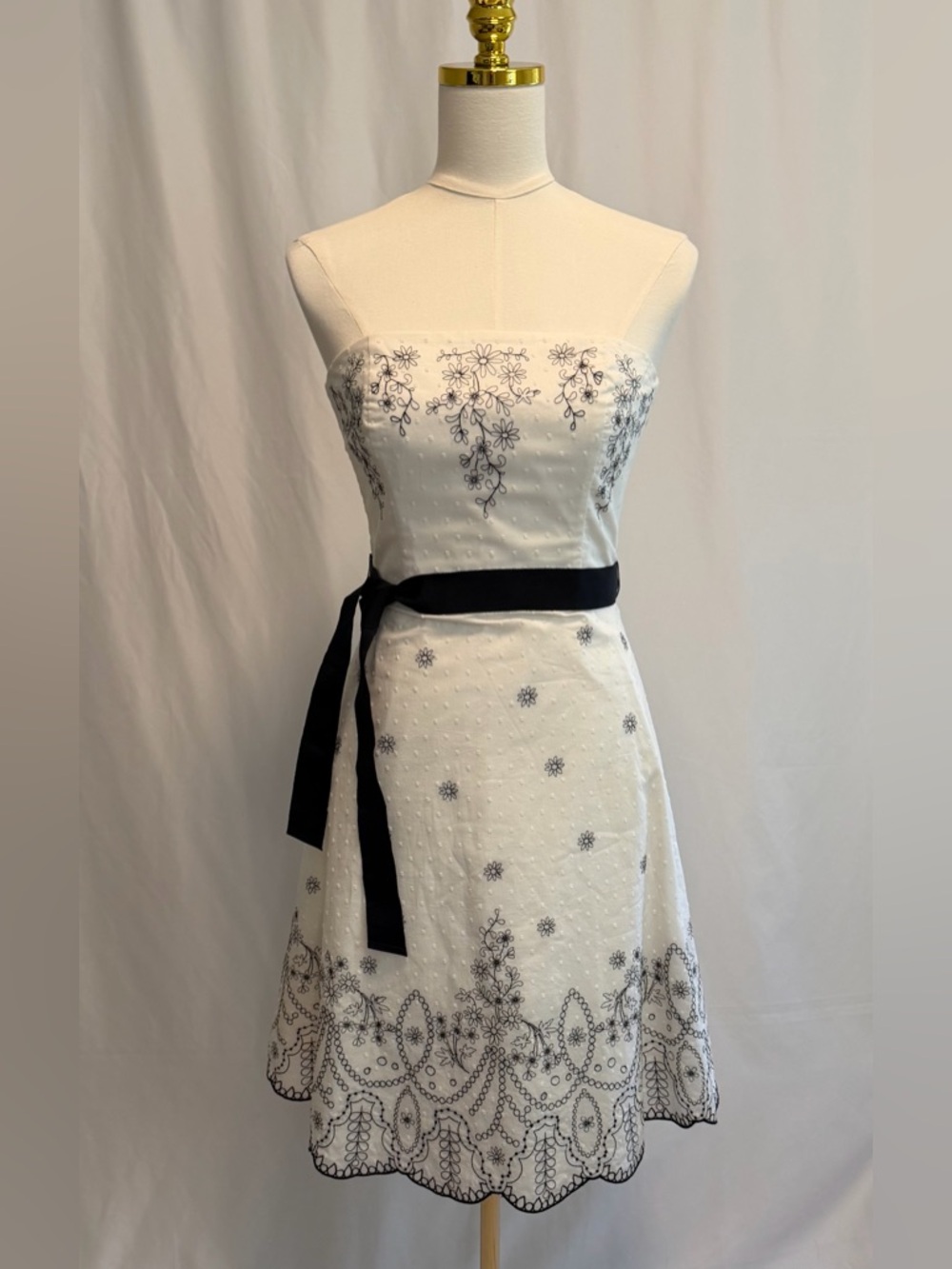 White House Black Market Strapless White Fit & Flare Dress Sz 0 NWT Embroidered